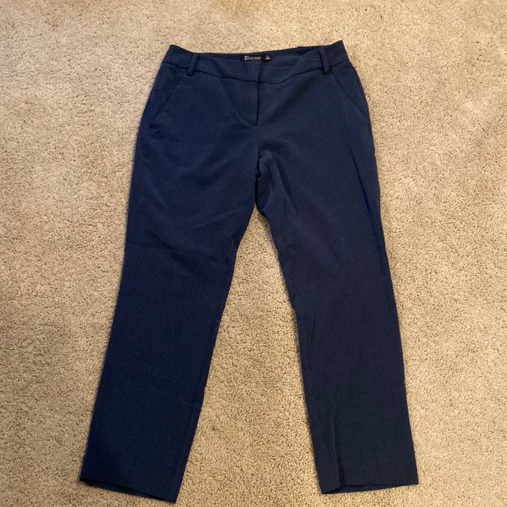 New York and Company capri pants. Size 8. 27 inch inseam. Perfect condition.